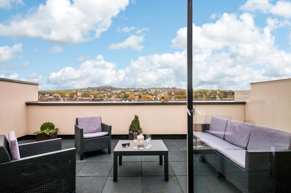 Solar Sanctuary- Skyline Balcony, City Centre, Three Floors, King Beds, Netflix And More! باث المظهر الخارجي الصورة